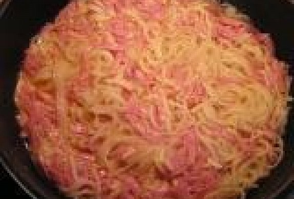 Smažené špagety se sýrem