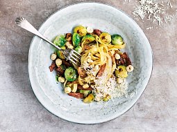 Tagliatelle s kapustou a ořechy