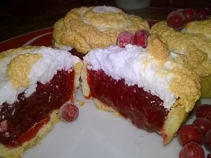 Brusinkové mini meringue koláčky Brusinkové mini meringue koláčky
