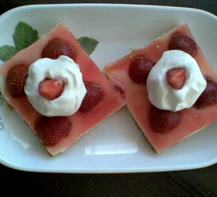 Jahodové řezy s pudinkem a želé