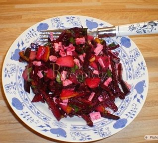 Salát z červené řepy s hruškou