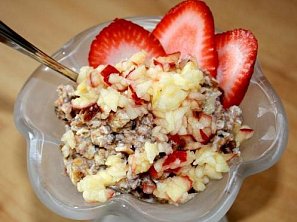 Jablečný salát s ořechy