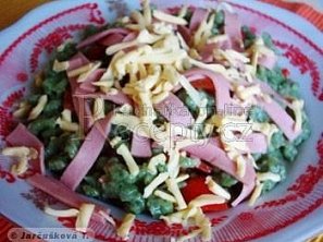 Salát se špenátovými nočky