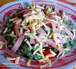 Salát se špenátovými nočky