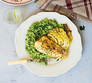 Treska se šťouchaným hráškem a kapustou