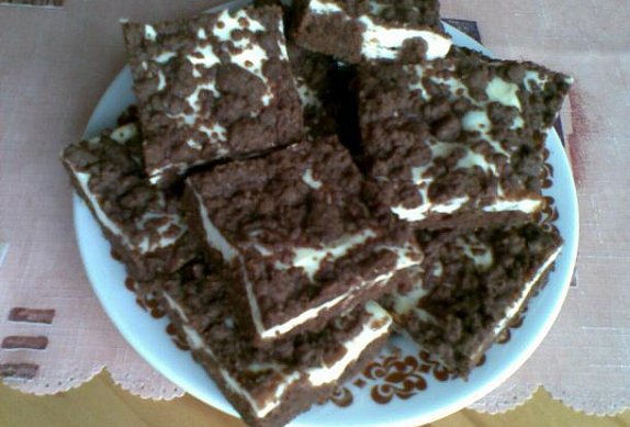 Drobenkový kakaový koláč s tvarohem