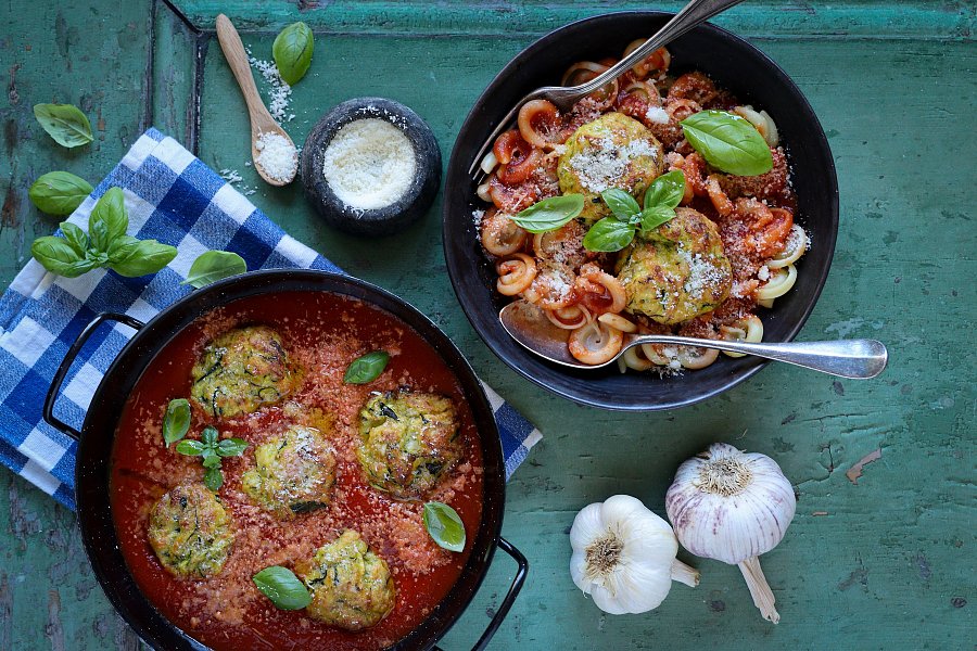 Cuketové kuličky v rajčatové omáčce