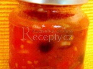 Rajčatová omáčka s olivami