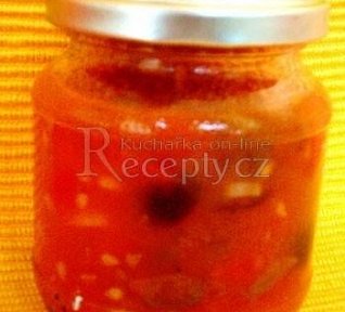 Rajčatová omáčka s olivami