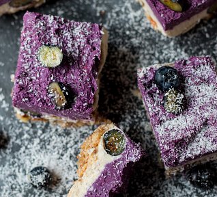 Nepečený borůvkovo - kokosový cheesecake