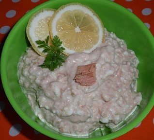 Tuňákový salát s cottage sýrem