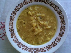 Bramborovo - květáková polévka s kurkumou