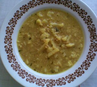 Bramborovo - květáková polévka s kurkumou