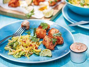 Marinované kuřecí špízy s mangovým salátem