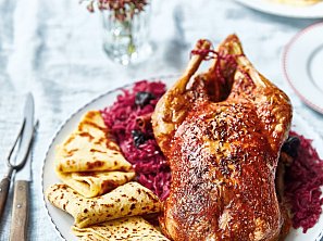 Pečená kachna s červeným zelím