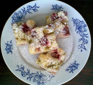 Rychlý ovocný koláč ze zakysané smetany