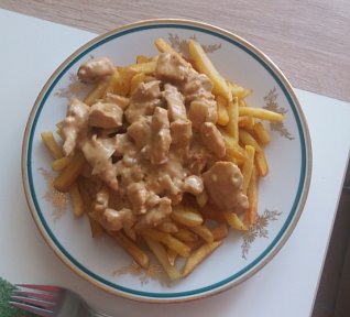 Kuřecí nudličky s nivovou omáčkou