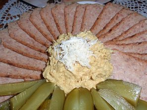 Dijonská sekaná s křenem Dijonská sekaná s křenem