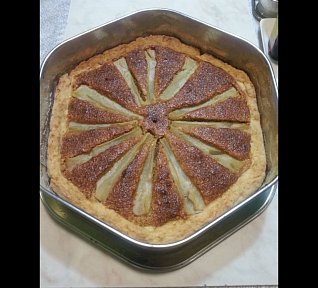 Mandlový koláč s hruškami