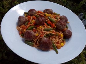 Mleté zázvorové kuličky se zeleninovými těstovinami Mleté zázvorové kuličky se zeleninovými těstovinami