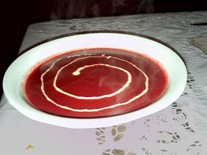 Polévka z červené řepy s pomerančem Polévka z červené řepy s pomerančem