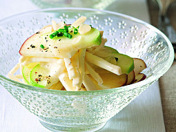 Celerový salát s jablky