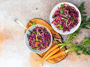 Salát z červeného zelí