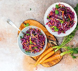 Salát z červeného zelí