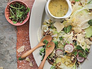 Kedlubnový salát s fenyklem