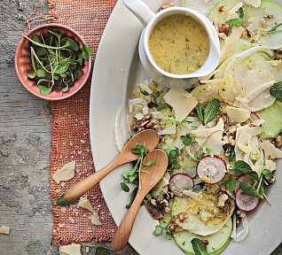 Kedlubnový salát s fenyklem