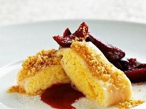 Piškotový nákyp se švestkovým kompotem