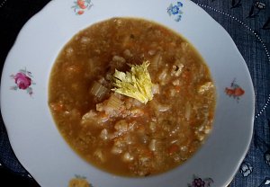 Květáková polévka s řapíkatým celerem
