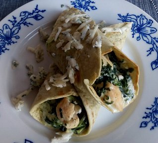 Tortilla s kuřecím masem a špenátem