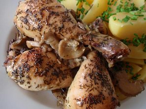 Bylinkové kuře (králík) pečené na hlívě