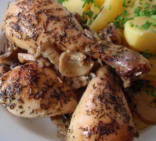 Bylinkové kuře (králík) pečené na hlívě