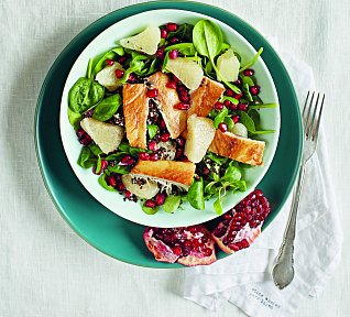 Salát s pomelem a uzenou rybou