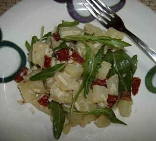 Brambory s parmezánem a sušenými rajčaty Brambory s parmezánem a sušenými rajčaty
