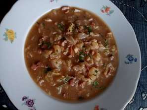 Kapustová polévka se slaninou