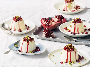 Panna cotta s granátovým jablkem Panna cotta s granátovým jablkem