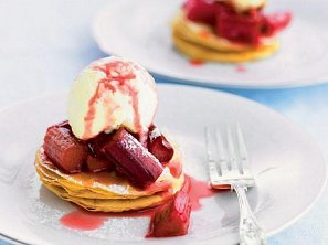 Křupavé koláčky s revení a zmrzlinou