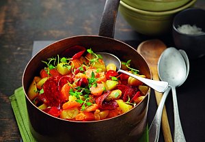 Eintopf s fazolemi a chorizem