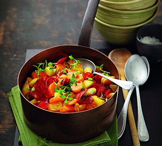 Eintopf s fazolemi a chorizem