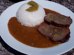Špikované okurkové hovězí na špeku Špikované okurkové hovězí na špeku