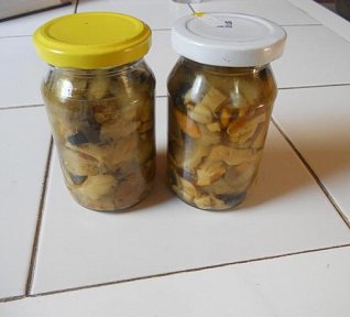 Zavařené houby ve sladkokyselém nálevu