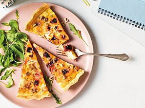 Quiche s červenou řepou a sýrem