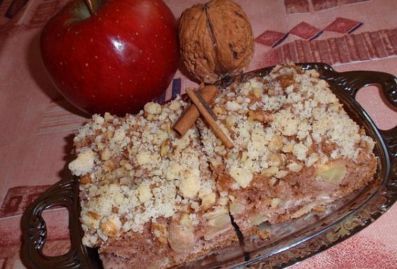 Americký jablečný koláč s ořechovou drobenkou