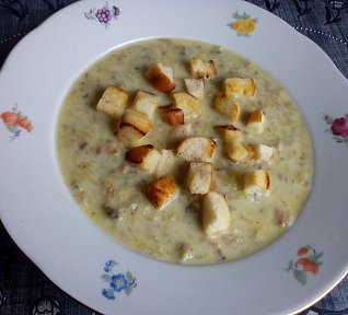 Bramborovo-houbová strouhaná polévka