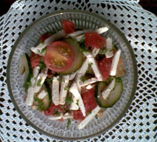 Rajčatový salát s cuketou a mozzarellou