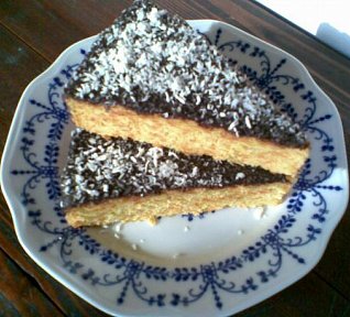 Zlatý kokosovo-mrkvový koláč