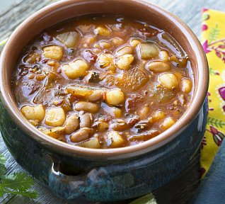 Fazolová polévka s domácími flíčky